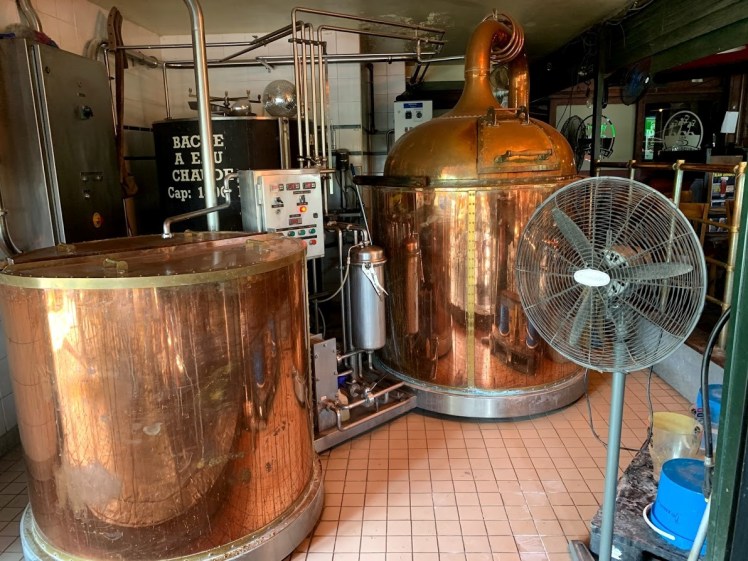 Favoritt puben på Tahiti mikrobryggeri i Papetee ,veldig godt øl. God mat og selvfølgelig internett. Det var jo en utfordring hele tiden Magnar med jobbe tlf nyttet det ikke å sette inn nytt simkort.